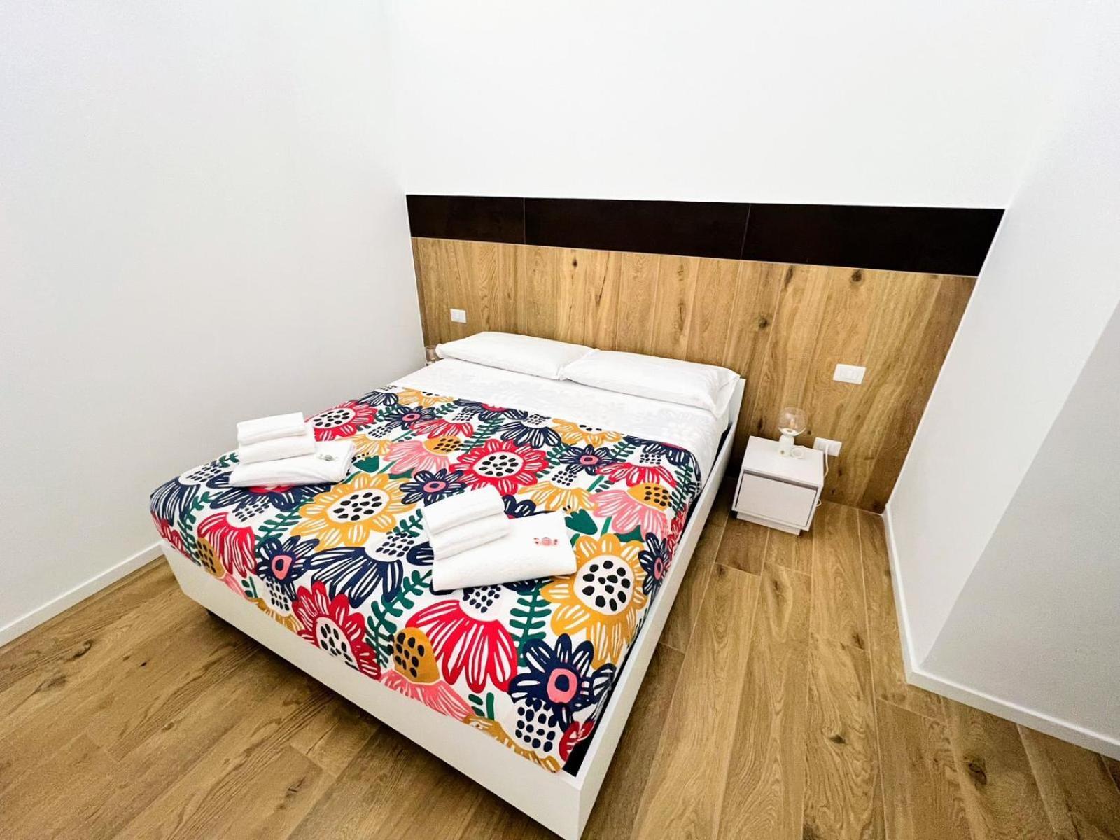 Andrea'S 12 Apartment Bari Bagian luar foto