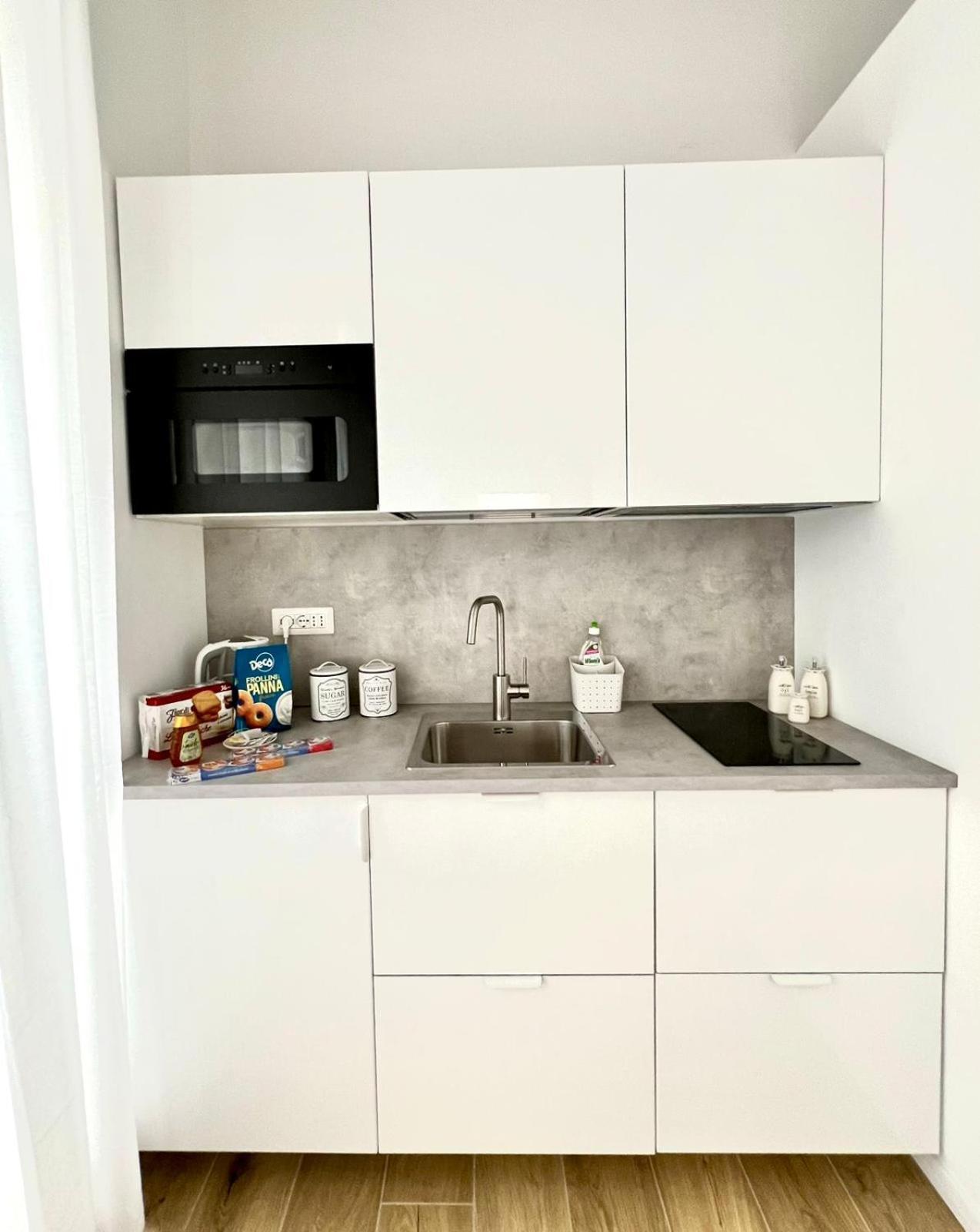 Andrea'S 12 Apartment Bari Bagian luar foto