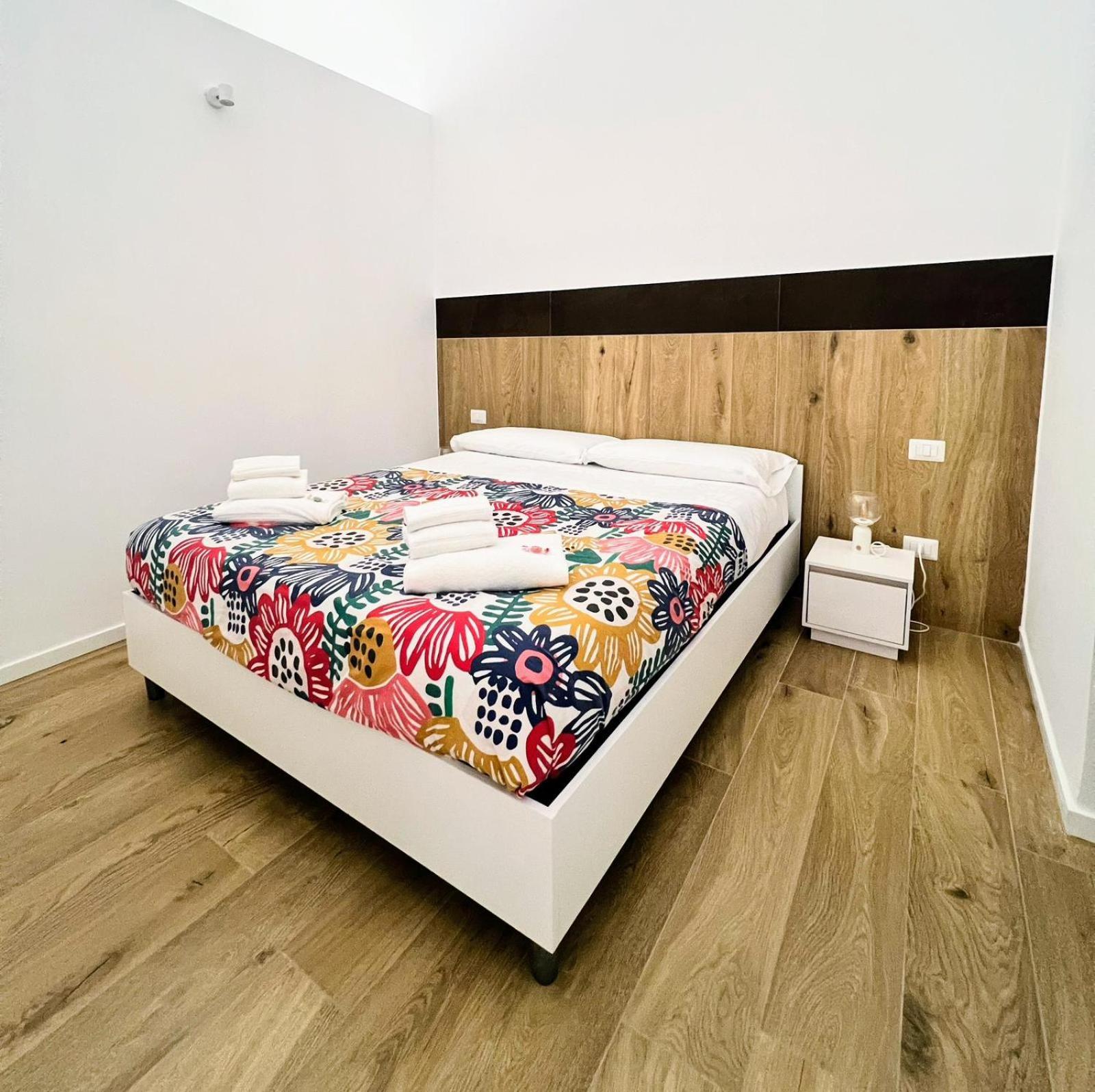 Andrea'S 12 Apartment Bari Bagian luar foto